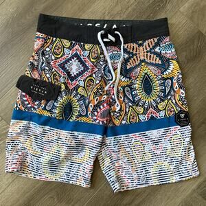 VISSLA Swim Shorts Men Sz 27 Inseam 7" White Board Surf No Lining Pocket